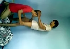 एक सेक्सी बी ग्रेड मूवी आदमी के साथ स्कीनी जयजयकार सेक्स