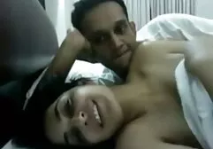 लड़की असली शहद और बिस्तर में आग रेखा का सेक्सी मूवी है