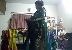 एक अनुभवी बहिन दोस्त के सेक्सी पंजाबी मूवी साथ एक युवा गेमर लड़की का लेस्बियन सेक्स