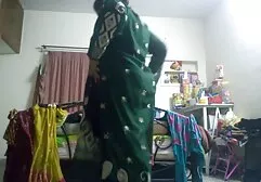 साहसी लड़की प्रेमी के साथ बिस्तर में cowgirl मुद्रा की कोशिश सेक्सी मूवी फुल मूवी करता है