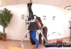 लड़के ने छोटे स्तन के साथ एक पतला गोरा गड़बड़ कर इंग्लिश सेक्सी मूवी वीडियो दिया